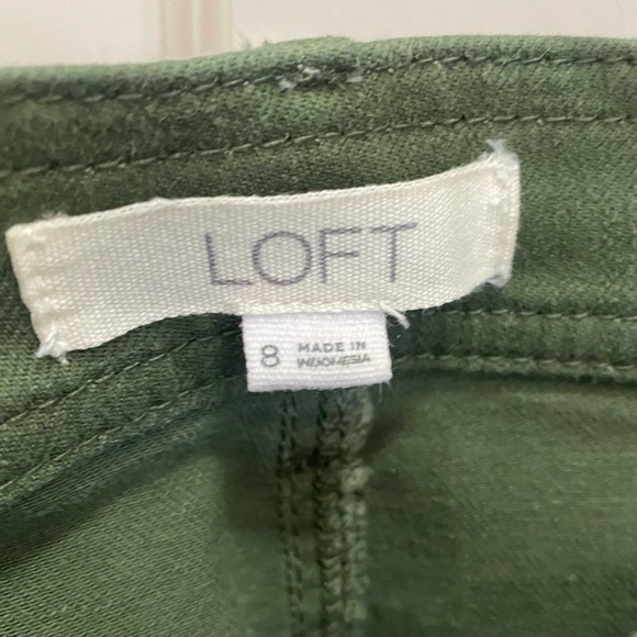 LOFT green flat front pants with coin pockets. Size-8 - Picture 3 of 4